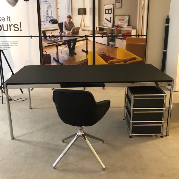 USM Haller - Schreibtisch 1 x 2 m, Linoleum, schwarz ...