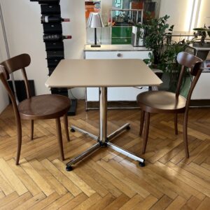 USM Kitos Tisch, 75 x 75 x 68-109cm, MDF pulverbeschichtet Beige - SONDERANFERTIGUNG